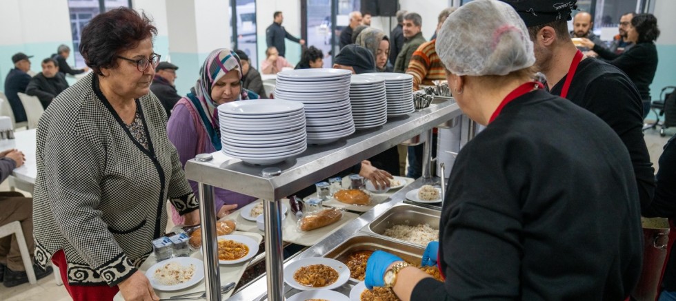 AKKAN: “SOFRAMIZDA GÖNLÜMÜZDE SEYHANLILARA AÇIK”