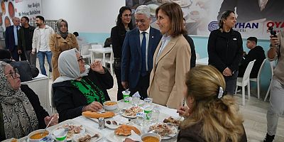 BAŞKAN OYA TEKİN, KENT LOKANTASI'NDA YURTTAŞLARLA İFTAR YEMEĞİNDE BULUŞTU