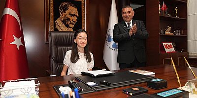 Küçük Yazar Zeynep Demir, Büyükşehirde Başkanlık koltuğuna oturdu