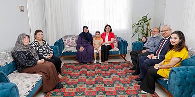 SÜREYYA YAVUZ HANIMEFENDİ ŞEHİTLERİMİZİN AİLELERİNİ ZİYARET ETTİ