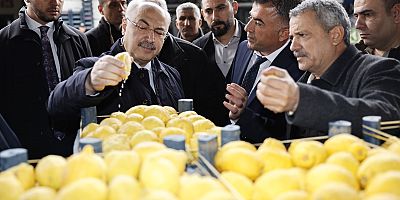 VALİ KÖŞGER HAL ESNAFIYLA BİR ARAYA GELDİ