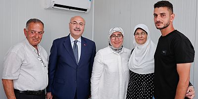 VALİ YAVUZ SELİM KÖŞGER VE EŞİ HANIMEFENDİ FATMA KÖŞGER GAZZE'DEN GELEN FİLİSTİNLİ AİLELERİ ZİYARET ETTİ