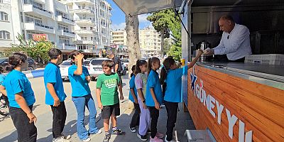 Yumurtalık Belediyesi’nden öğrencilere ücretsiz çorba