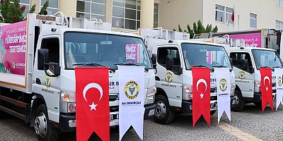 YÜREĞİR’E 10 YENİ ÇÖP KAMYONU DAHA
